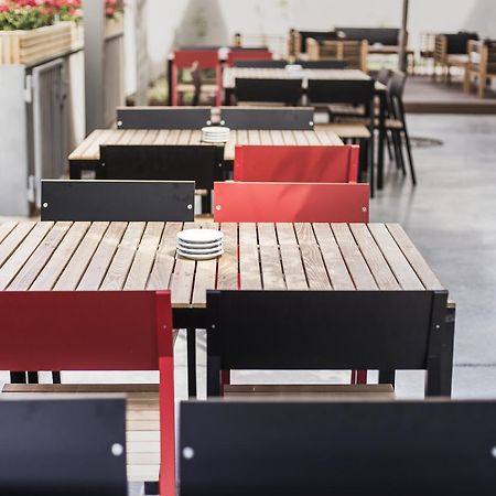 Hotel Rokiten مورافسكي كروملوف المظهر الخارجي الصورة